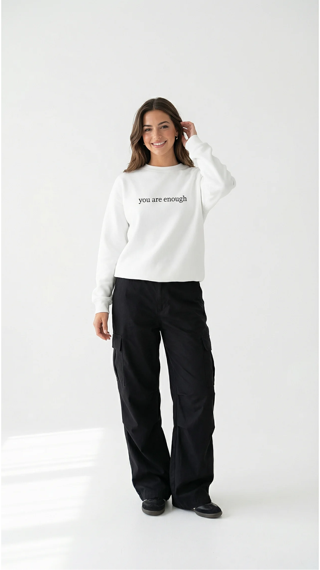 Sudadera con cuello redondo Eres suficiente